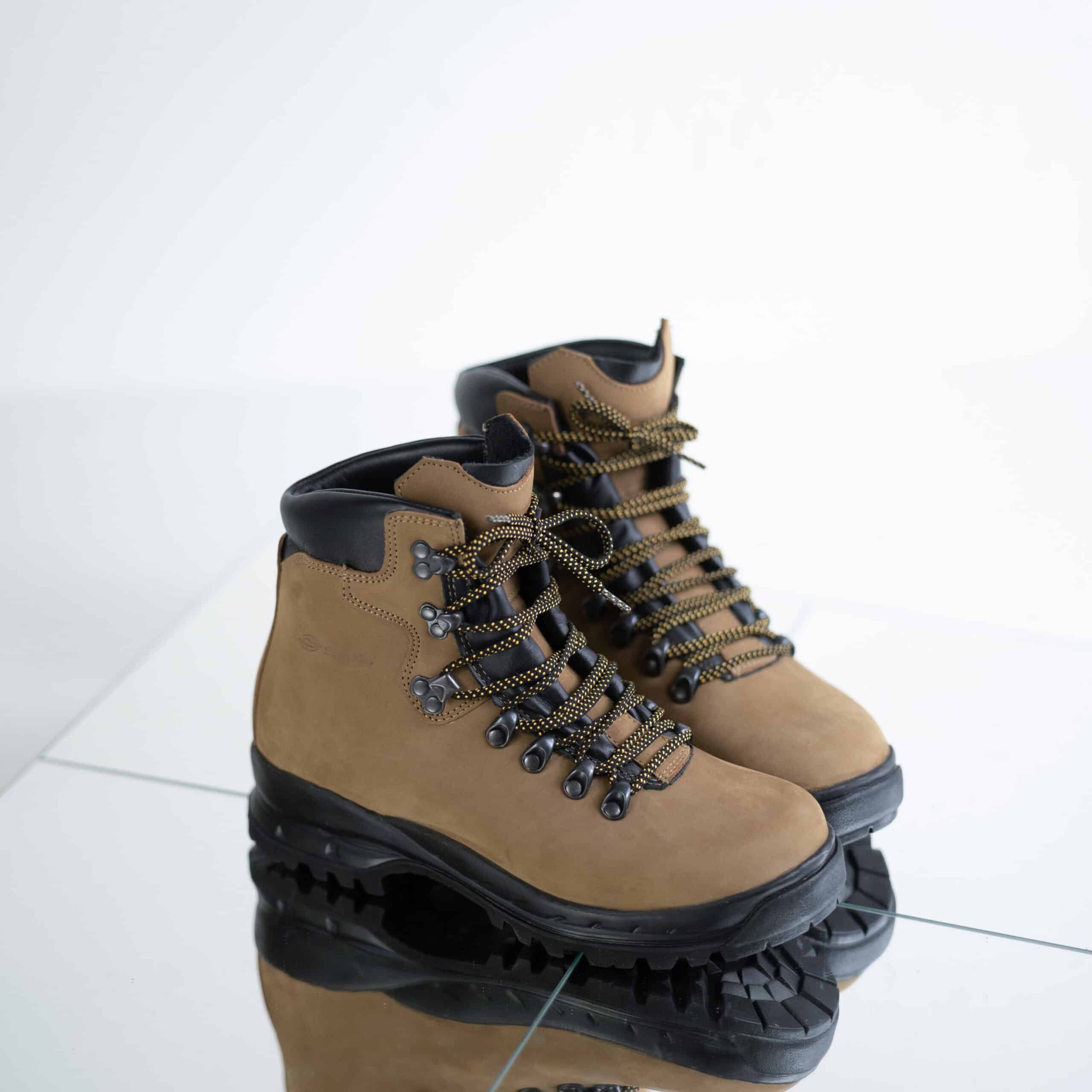 JOBOLT 5531 Tundra durable leather hiking boots with Vibram sole on rugged UK terrain