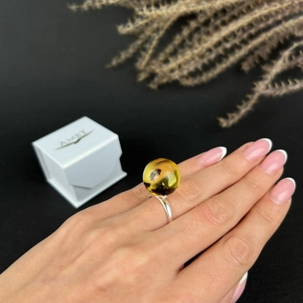 Silver Ring With Amber Gaiva - Jo-Bolt-Store